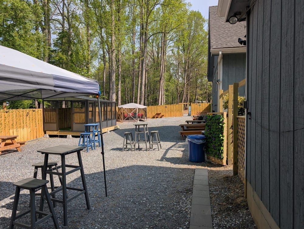 WagWorld Pub & Off Leash Resort, photo 2